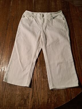 Size 12 AB Jeans White Double Button Cropped Pants Capris w Pockets